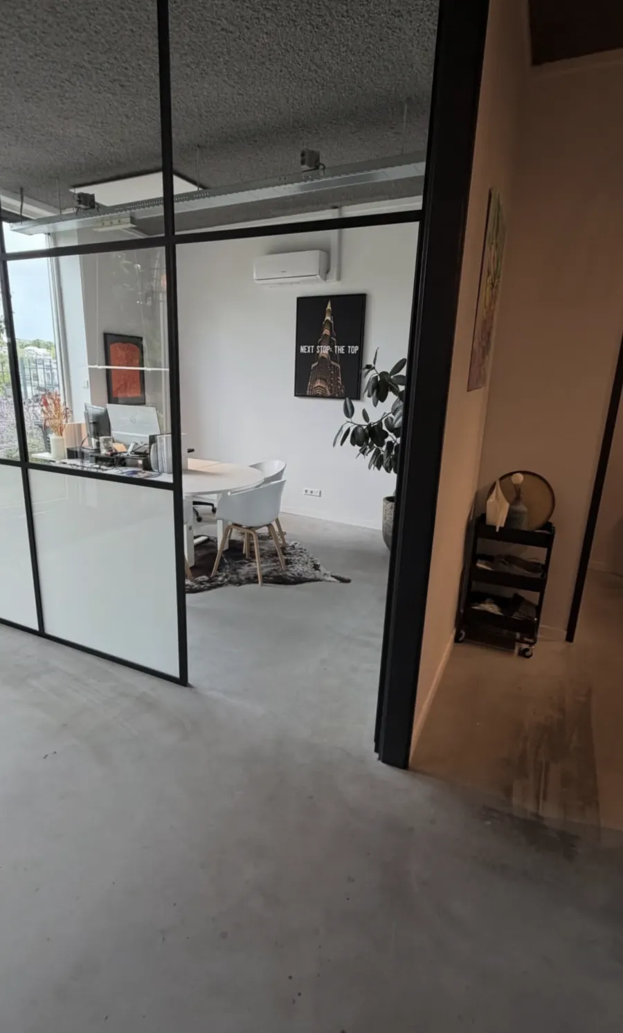 Spreekkamer met glazen scheidingswand