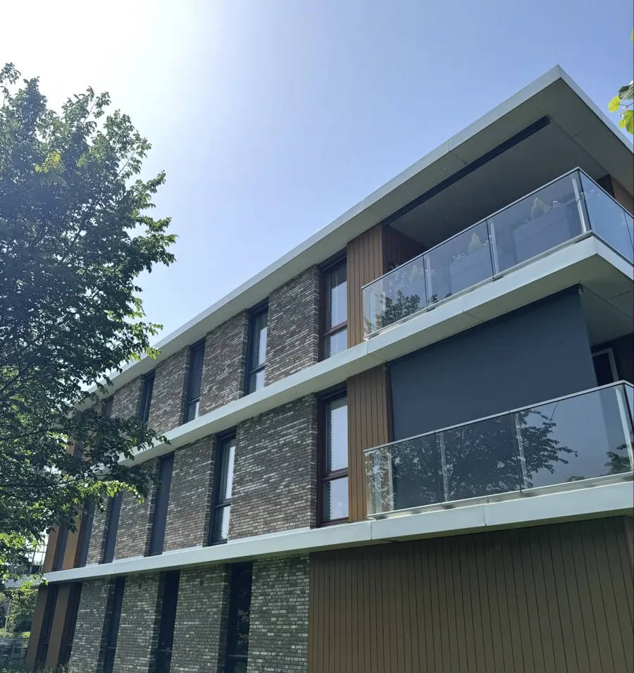 Appartementencomplex met glazen balkons in Capelle aan den IJssel